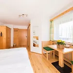 Kristemoarhof مزرعة للإقامة *